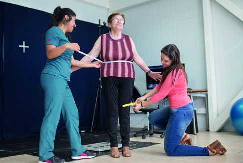 Acad micos crear n calza inteligente que mejora postura en adultos