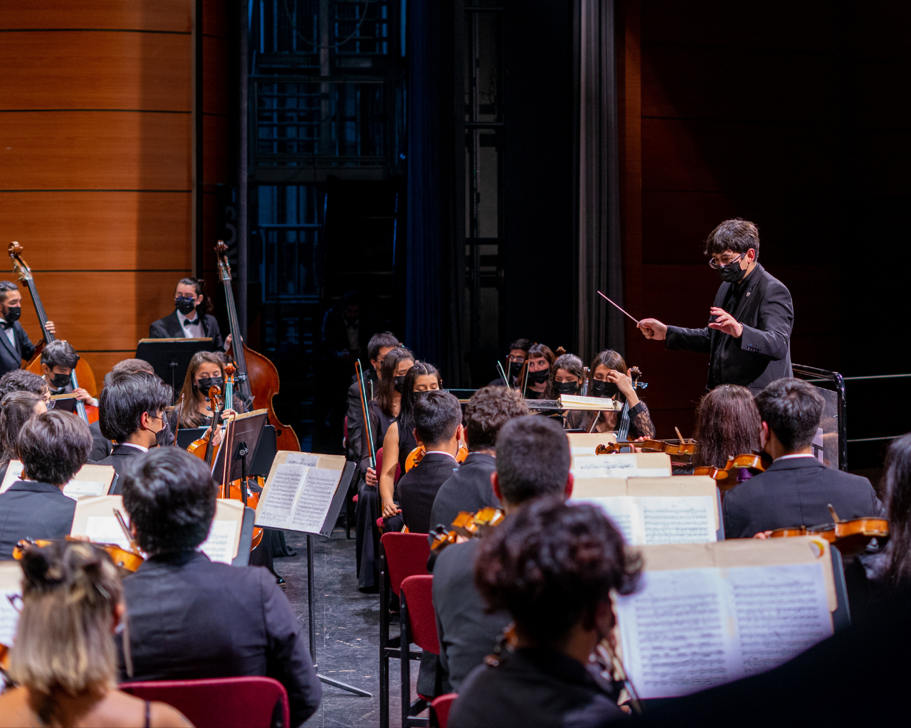 Orquesta Sinfónica deleitó al público en homenaje a Talca