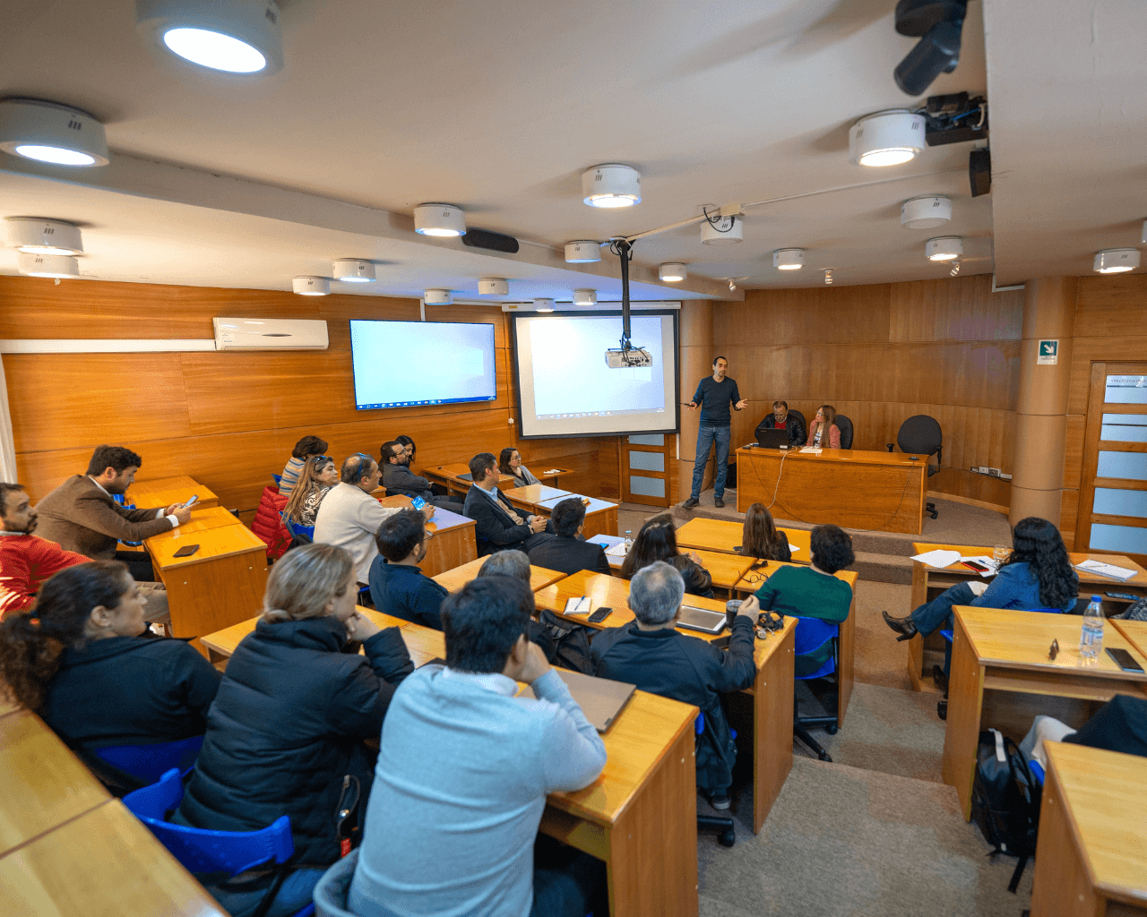 Jornada de Innovación Docente abordó desafíos de la Inteligencia Artificial