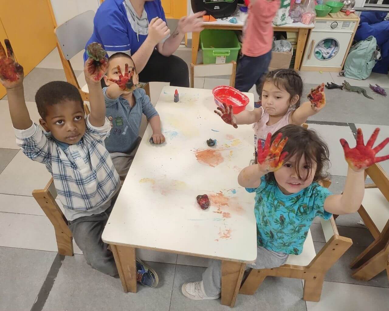 Abren inscripciones a curso gratuito de ciencias para educadoras de párvulos