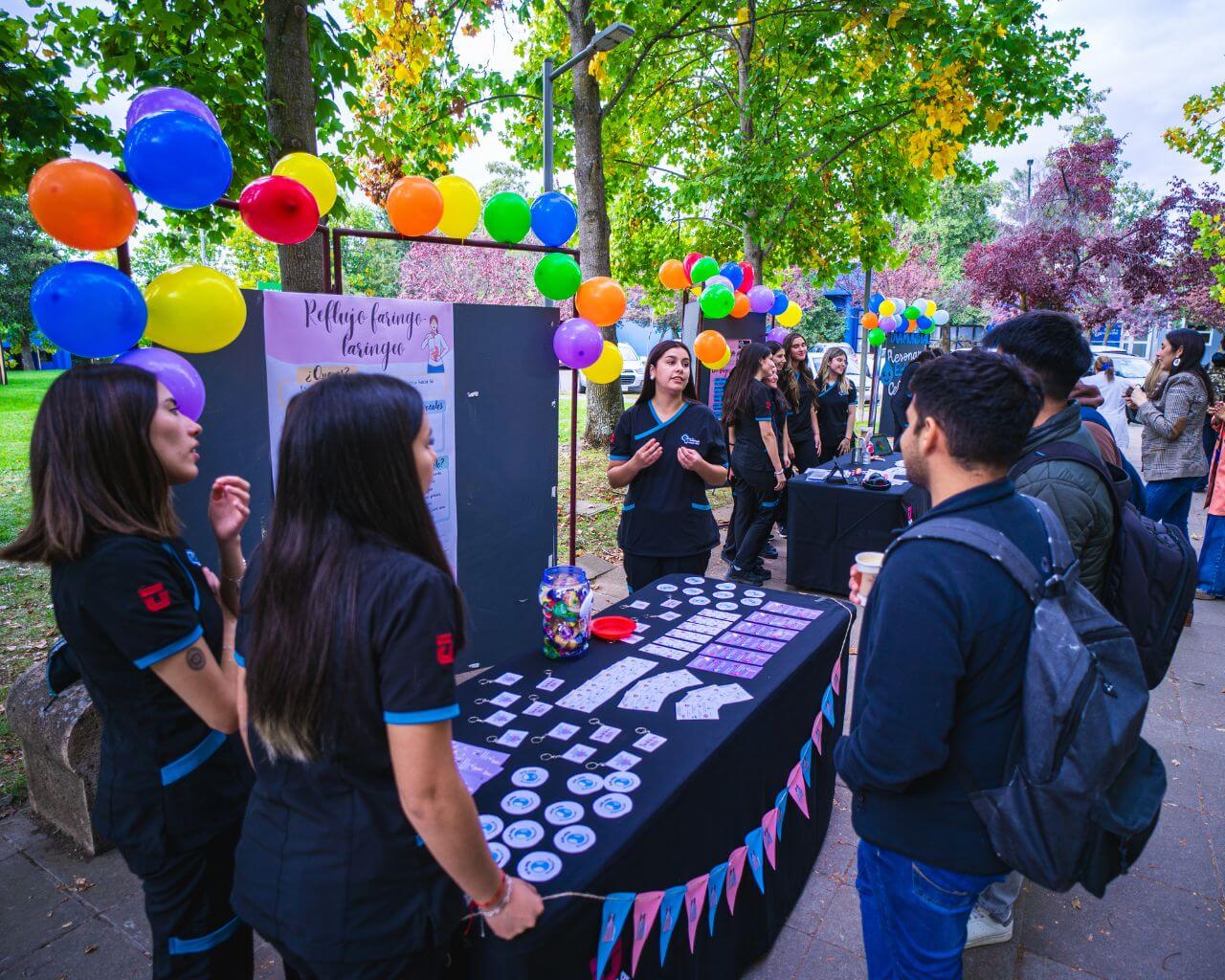 Realizan feria para concientizar sobre el cuidado de la voz