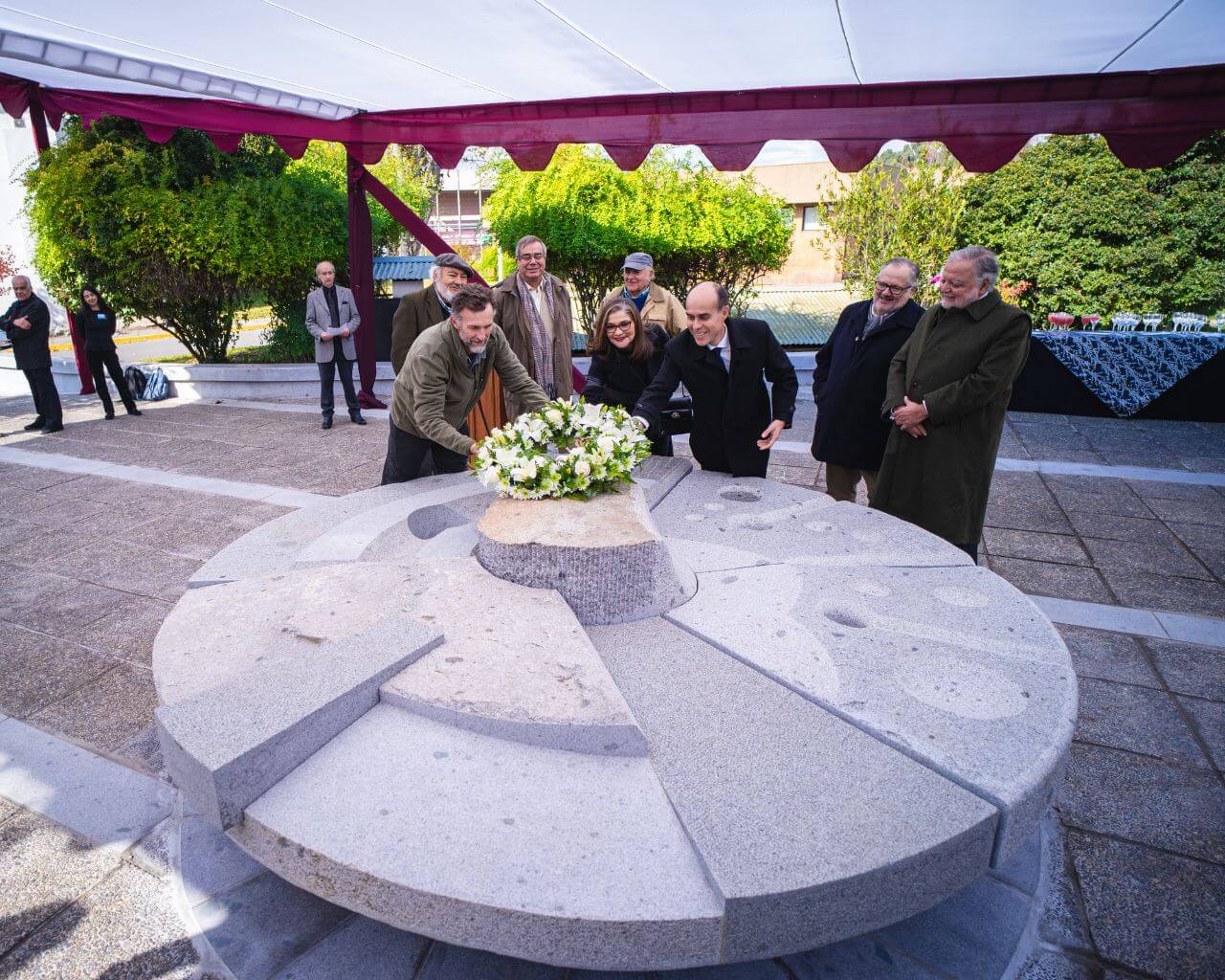 UTalca inauguró memorial en honor al padre de la escultura en Chile