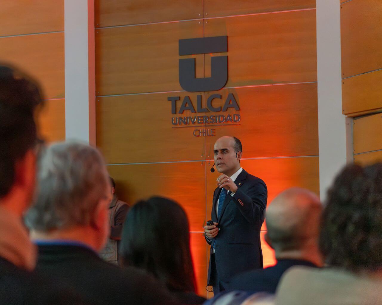 Rector entrega Informe de Gestión 2023-2024