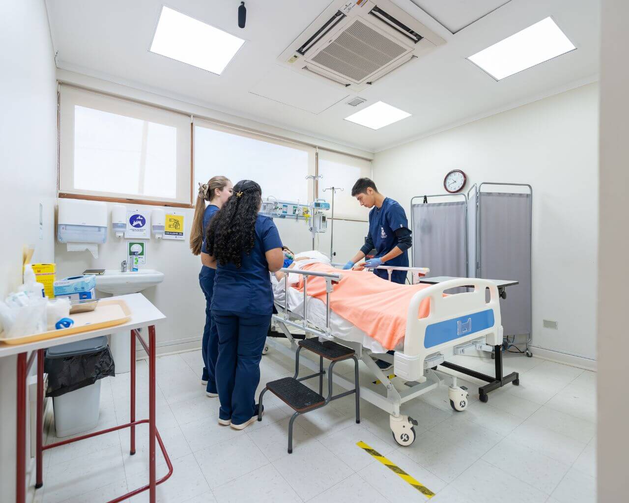 Universidad fortalece aprendizajes de estudiantes con Simulación Clínica