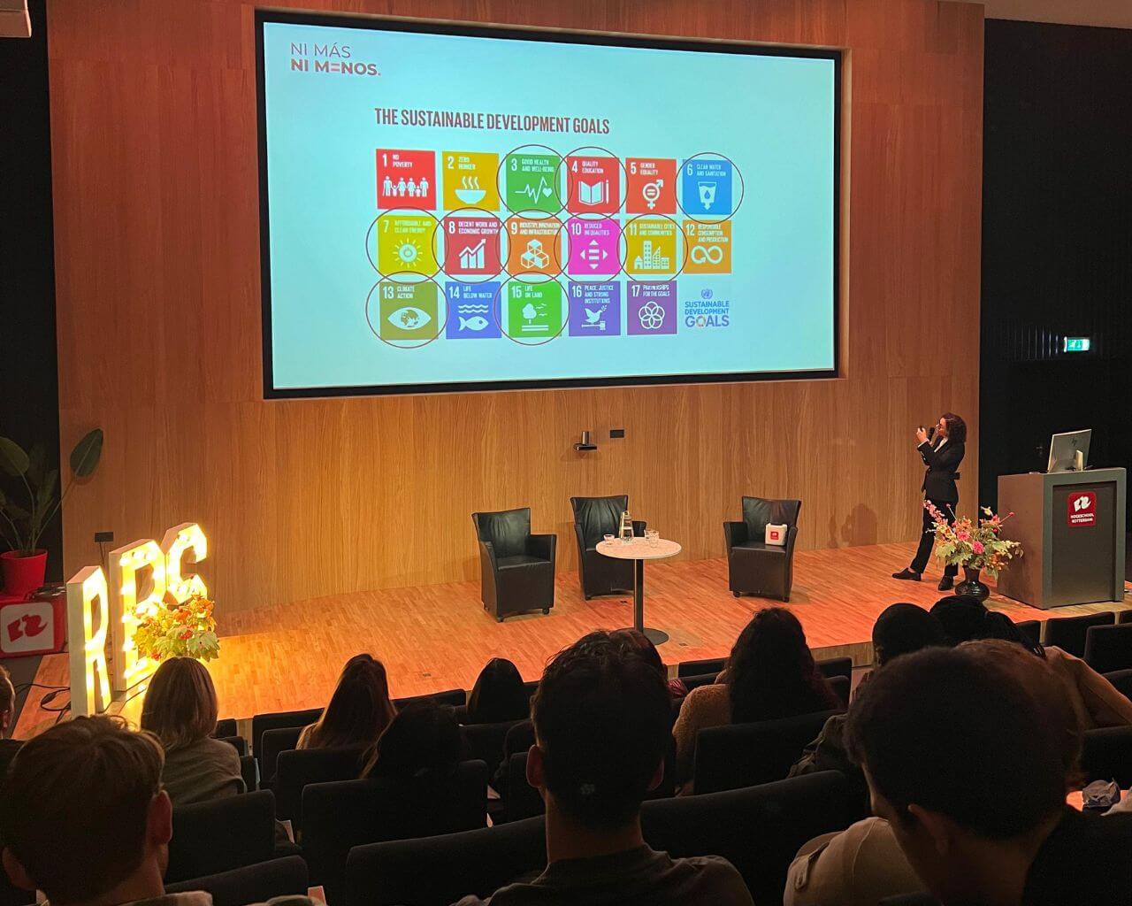 Delegación FEN participó en programa de negocios en Rotterdam