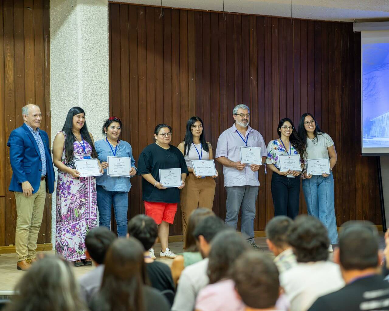 Profesores de ciencias adquieren  herramientas para aplicar inglés en el aula