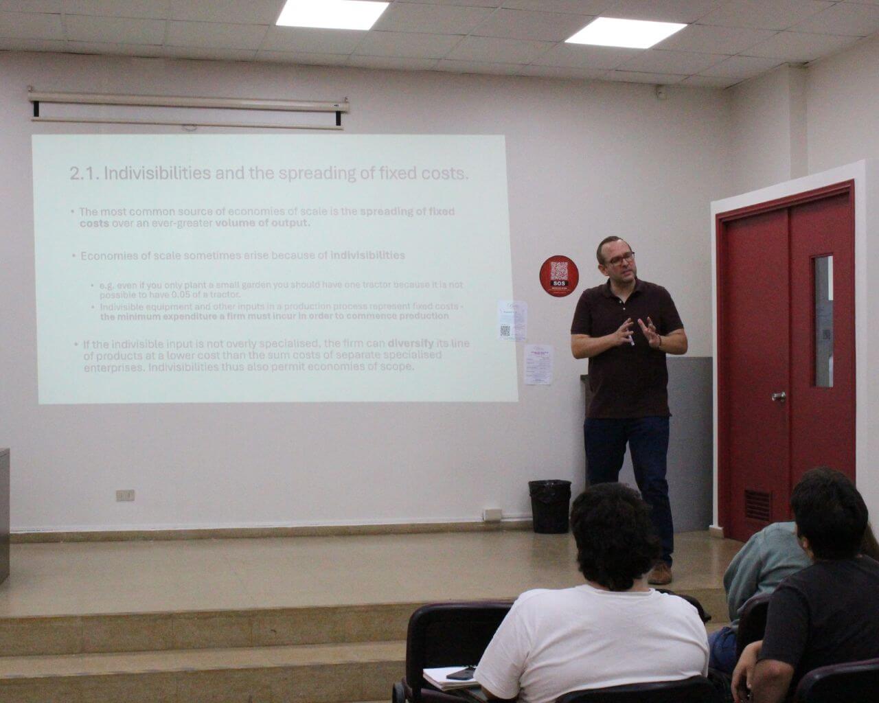 Ingeniería Comercial imparte módulos disciplinares en inglés