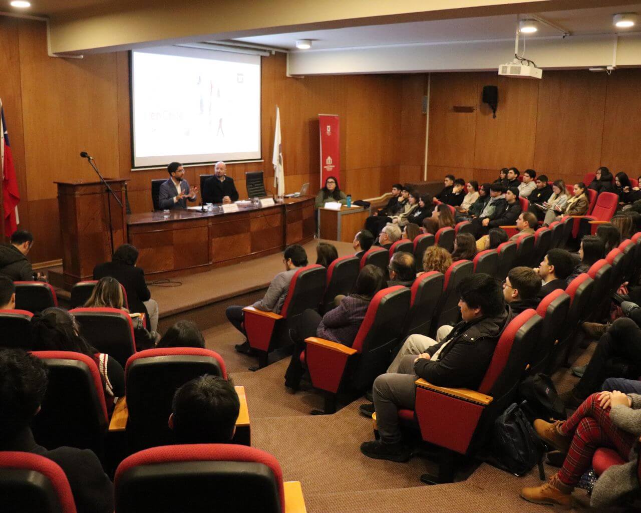 Ministro del Trabajo y Previsión Social revisó avances laborales y previsionales en Chile