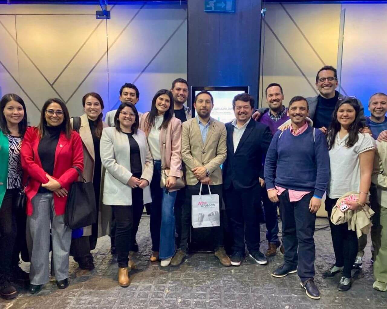 Estudiantes de Odontología UTalca destacan en Congresos de Cariología e Implantología