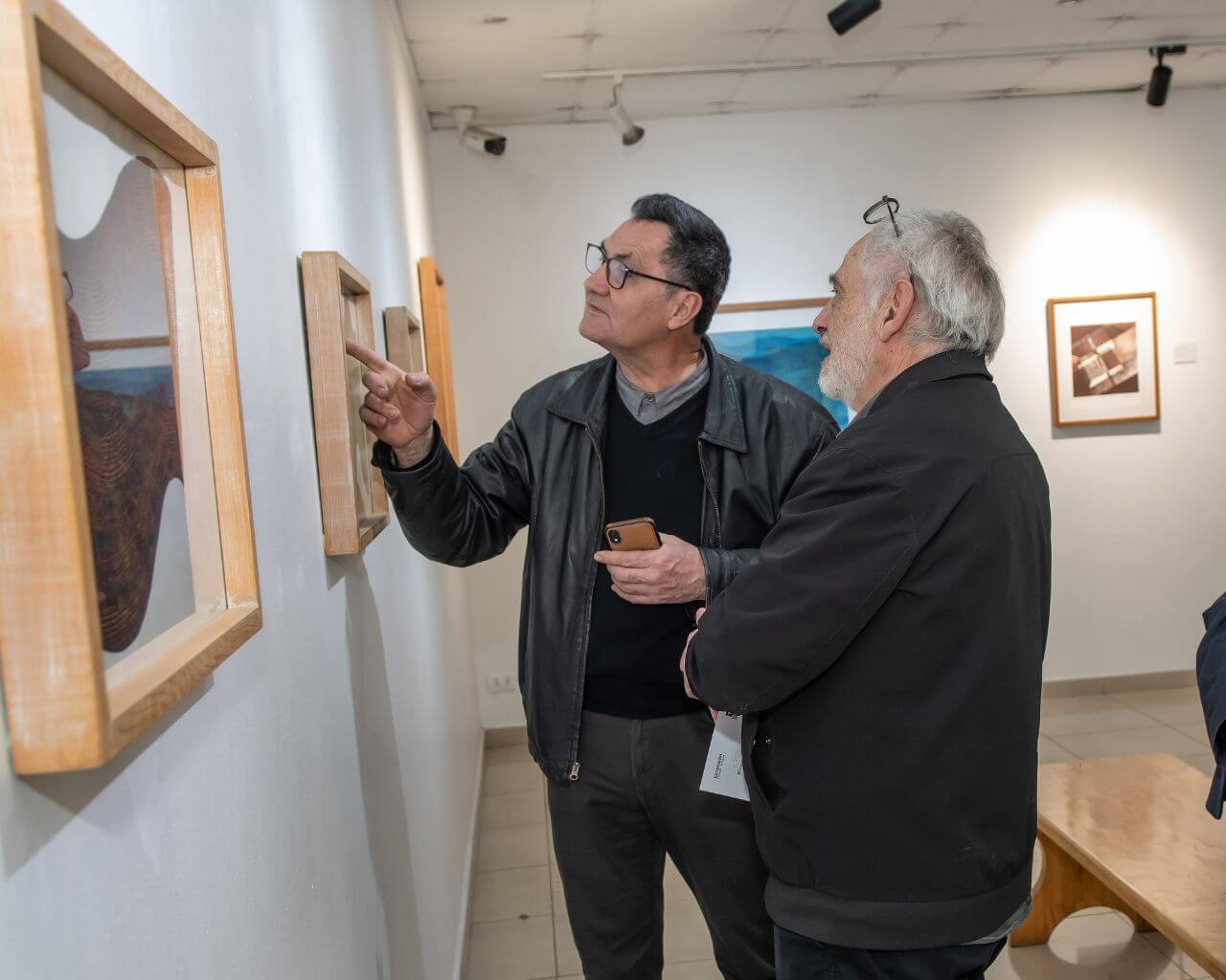 UTalca exhibe en Santiago tres décadas de obras en papel del artista Felipe Carrión