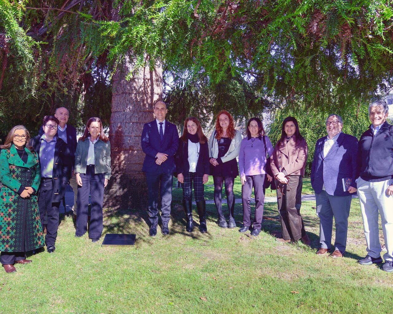 Honran legado de Guillermo Blanco con placa conmemorativa en la Universidad de Talca