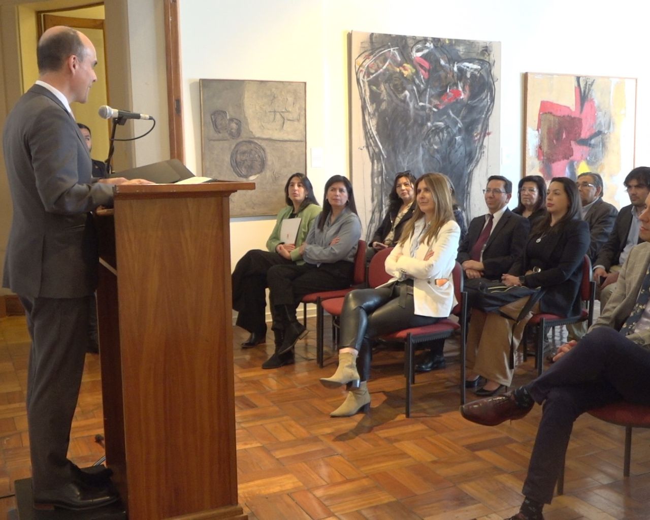 Universidad reconoció trayectoria de Alumnis