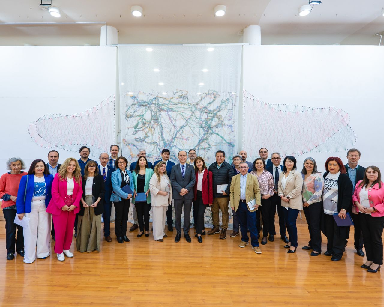 Universidad reconoció compromiso y trayectoria de funcionarias y funcionarios