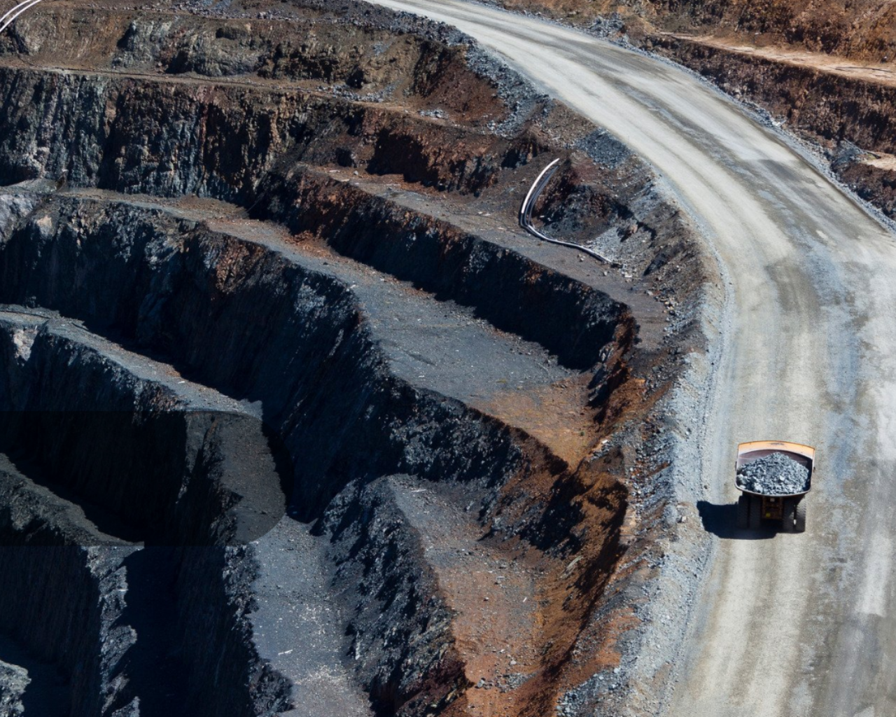 Experto analizó relación entre territorios y empresas