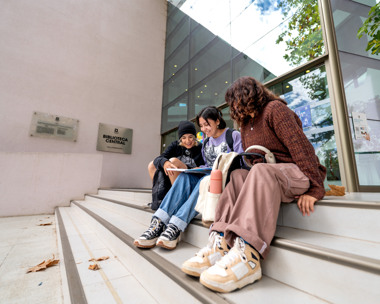 Dirección de Bibliotecas brindó bienvenida a nuevos estudiantes
