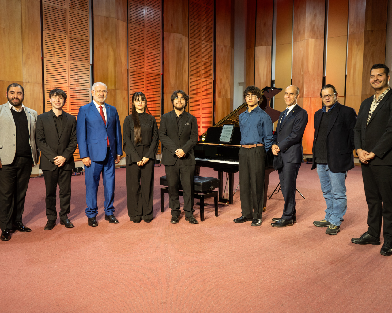 Escuela de Música inauguró piano de concierto profesional