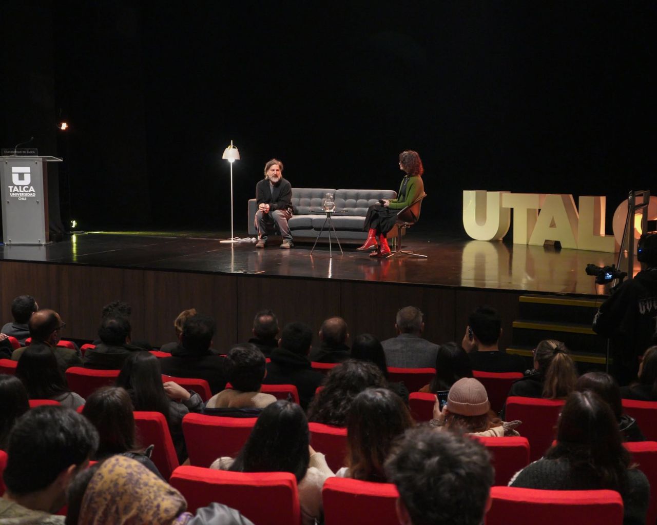 Destacado arquitecto dialogó con estudiantes del Maule