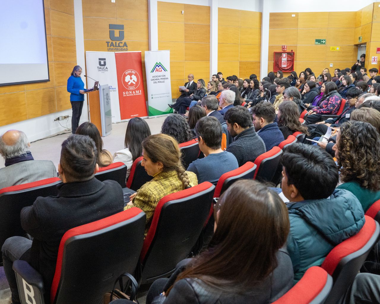 Seminario visibilizó el liderazgo femenino en la minería