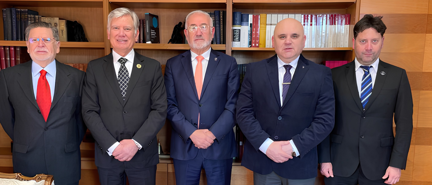 Rector sostuvo reunión con máxima autoridad de la Gran Logia de Chile