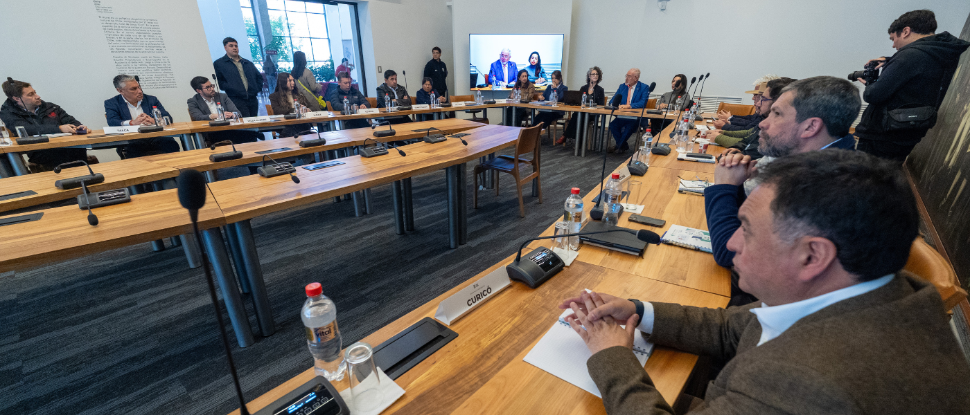 Rector Arcadio Cerda Urrutia recibe a municipios de la región del Maule