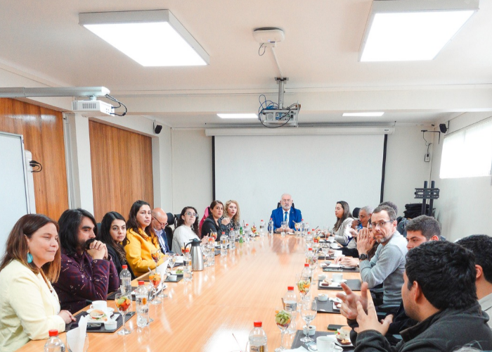 Rector se reunió con equipos de los proyectos ganadores VIU 2026