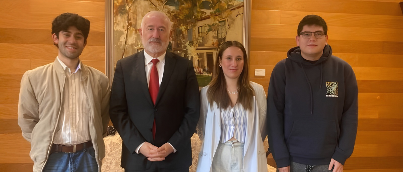 Rector Arcadio Cerda Urrutia sostiene reunión con Federación de Estudiantes FEUTAL