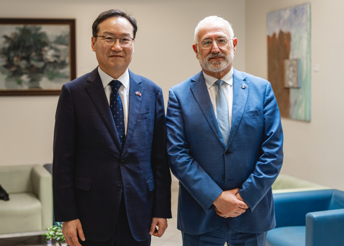 Universidad recibe a embajador de Corea del Sur en Chile