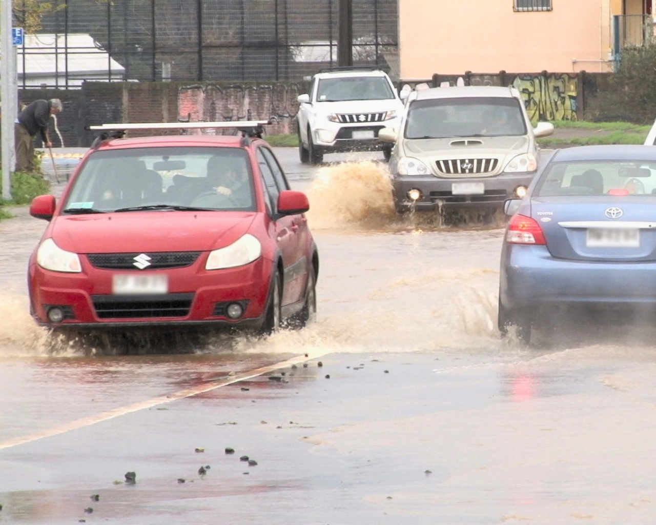 Conducir bajo la lluvia: cuáles son los errores más comunes y cómo prevenirlos